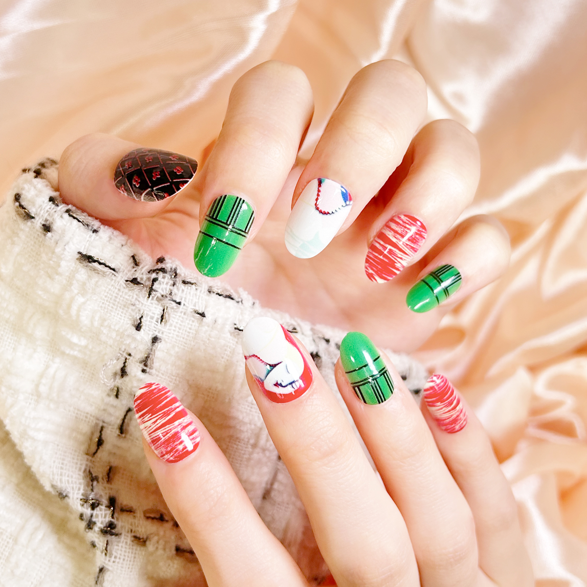 24 PCS PRESS ON NAIL TIPS OVAL SHAPE GREEN RED BLACK AND WHITE COLOR details Picture