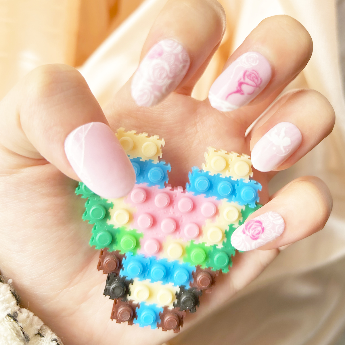 24 PCS PRESS ON NAIL TIPS OVAL SHAPE CUPID AND ROSE PATTERN Specification drawing