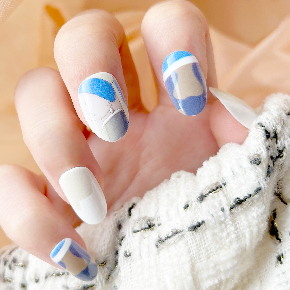 24 PCS PRESS ON NAIL TIPS OVAL SHAPE GIRL WITH A PEARL EARRING details Picture