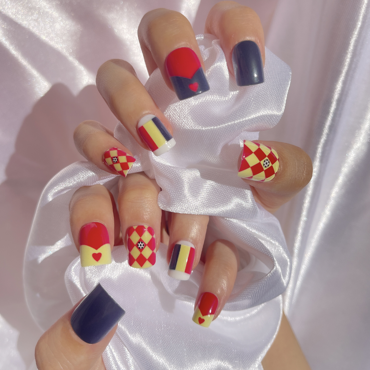 24 PCA PRESS ON NAIL TIPS SQUARE SHAPE BELGIAN FOOTBALL TEAM PATTERN Application Scenario