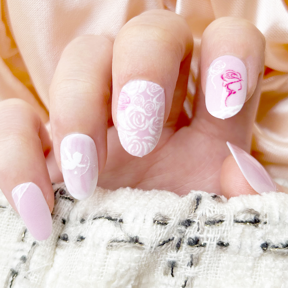 24 PCS PRESS ON NAIL TIPS OVAL SHAPE CUPID AND ROSE PATTERN Item Picture