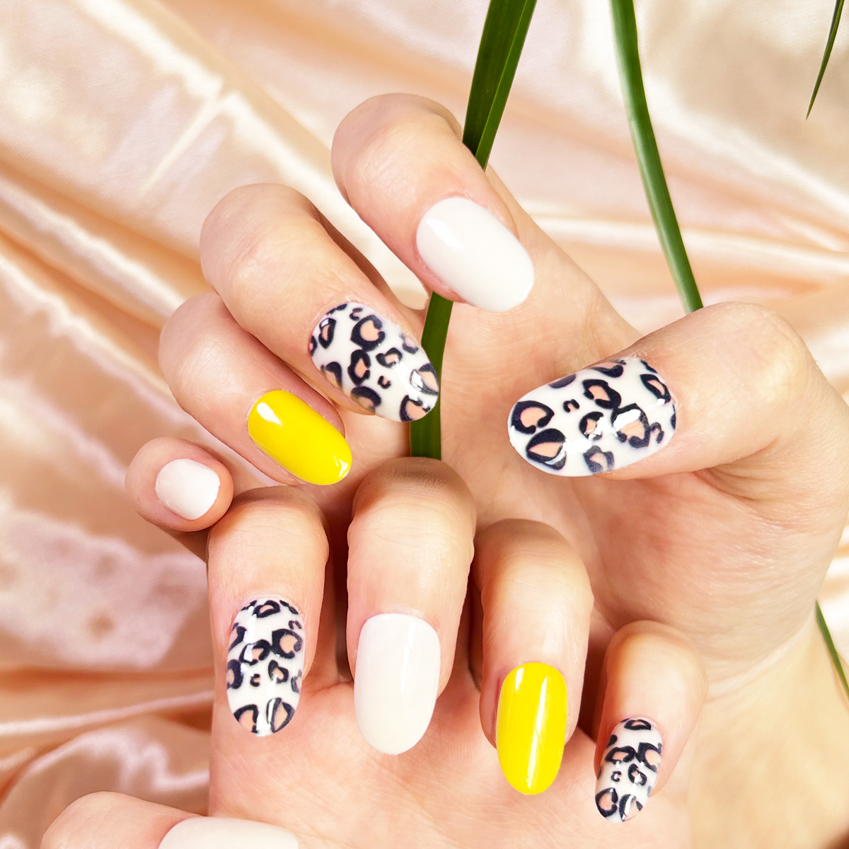 24 PCS PRESS ON NAIL TIPS OVAL SHAPE LEOPARD PRINT  details Picture