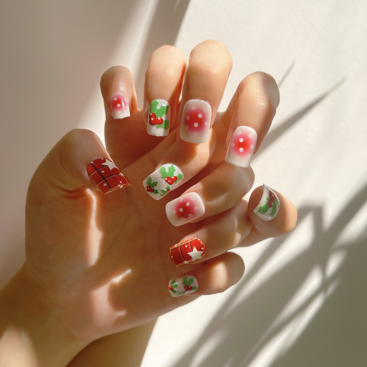 24 PCS PRESS ON NAIL TIPS SQUARE SHAPE RED AND GREEN COLOR full figure