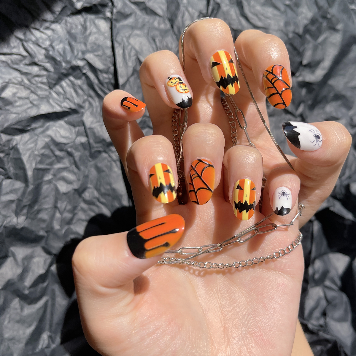 24 PCS PRESS ON NAIL TIPS OVAL SHAPE ORANGE BASE COLOR SPIDER WEB AND PUMPKIN PATTERN full figure