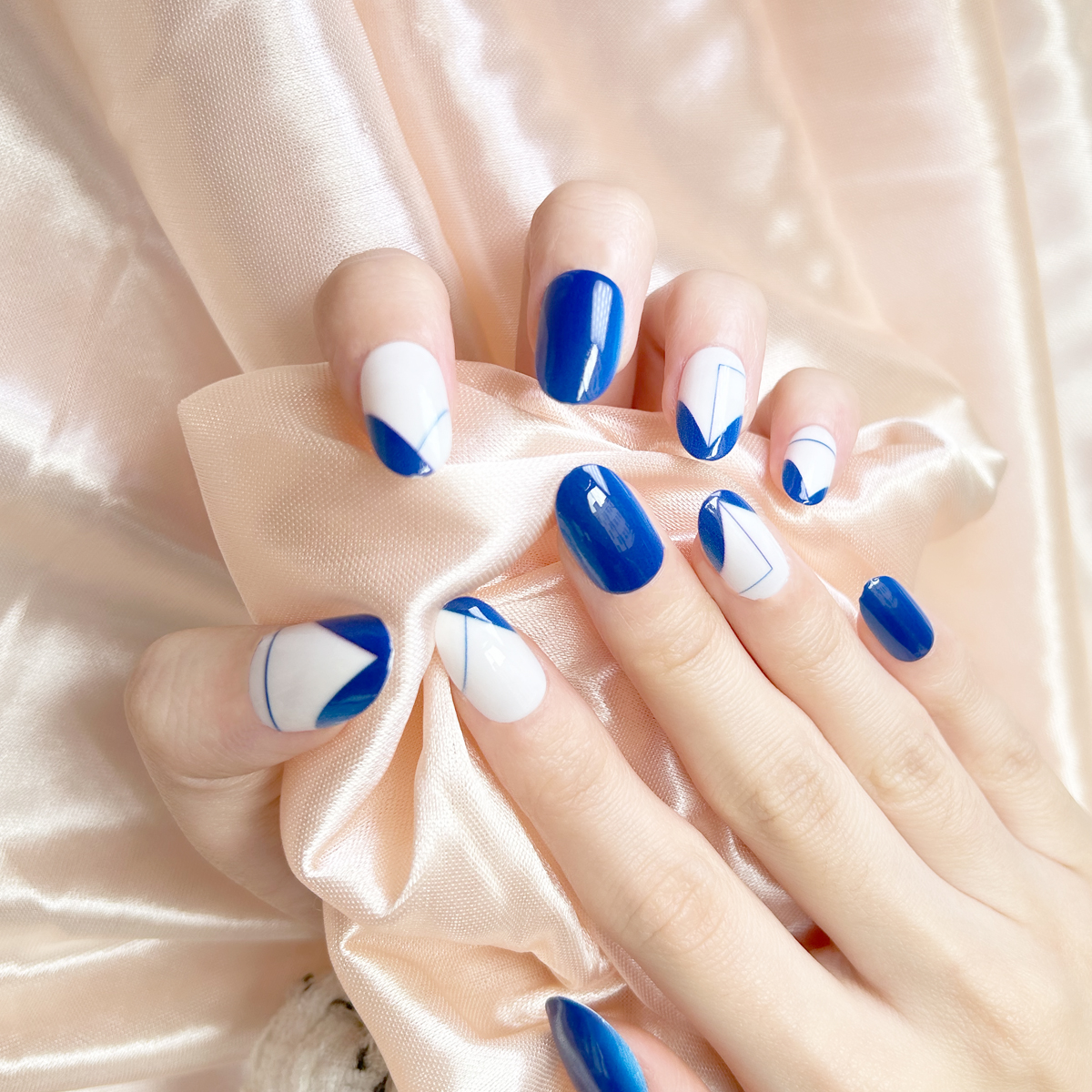 24 PCS PRESS ON NAIL TIPS OVAL SHAPE BLUE AND WHITE COLOR details Picture