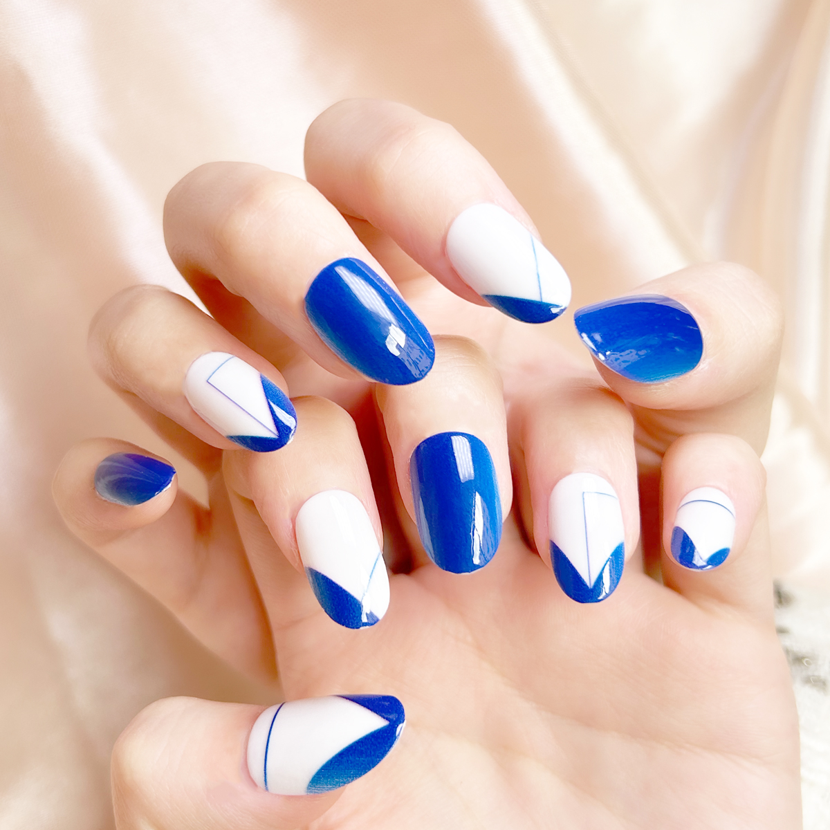 24 PCS PRESS ON NAIL TIPS OVAL SHAPE BLUE AND WHITE COLOR full figure