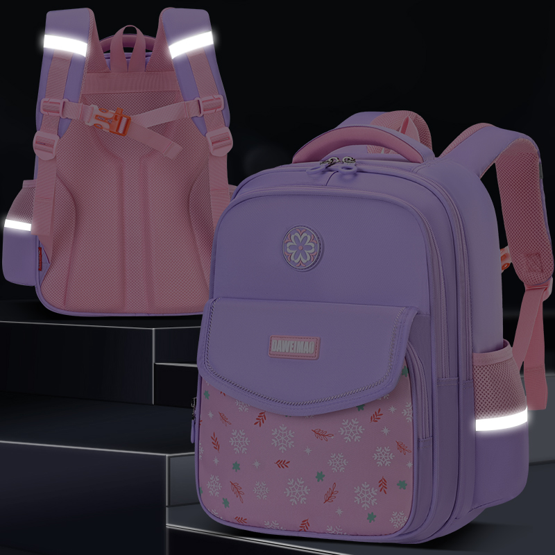 The large-tailed cat color-blocking minimalist backpack for primary school students to reduce burden and protect the spine. It features a large-capacity separated design for both boys and girls, a multi-functional storage schoolbag for primary school students, and a practical backpack for boys and girls in grades 1 to 6 Item Picture