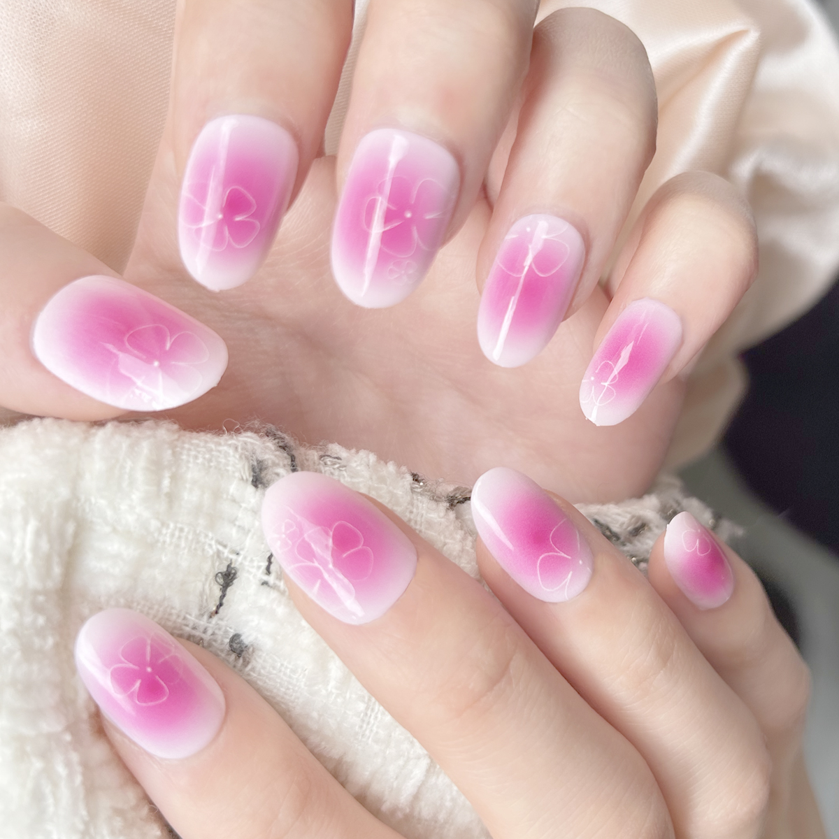 24 PCS PRESS ON NAIL TIPS OVAL SHAPE FLOWER LINES PATTERN Application Scenario