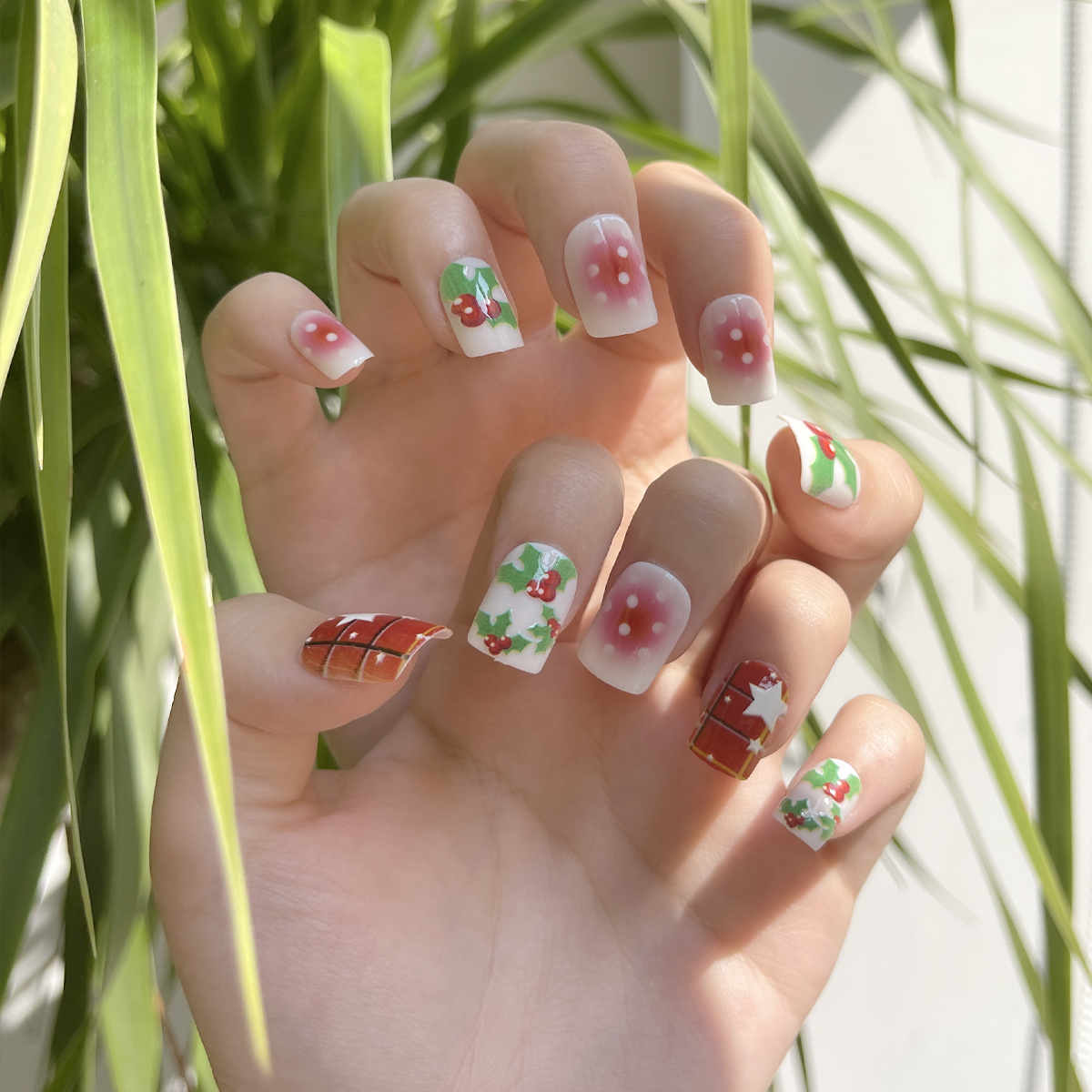 24 PCS PRESS ON NAIL TIPS SQUARE SHAPE RED AND GREEN COLOR details Picture