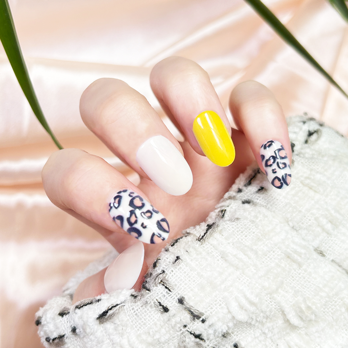24 PCS PRESS ON NAIL TIPS OVAL SHAPE LEOPARD PRINT  Application Scenario