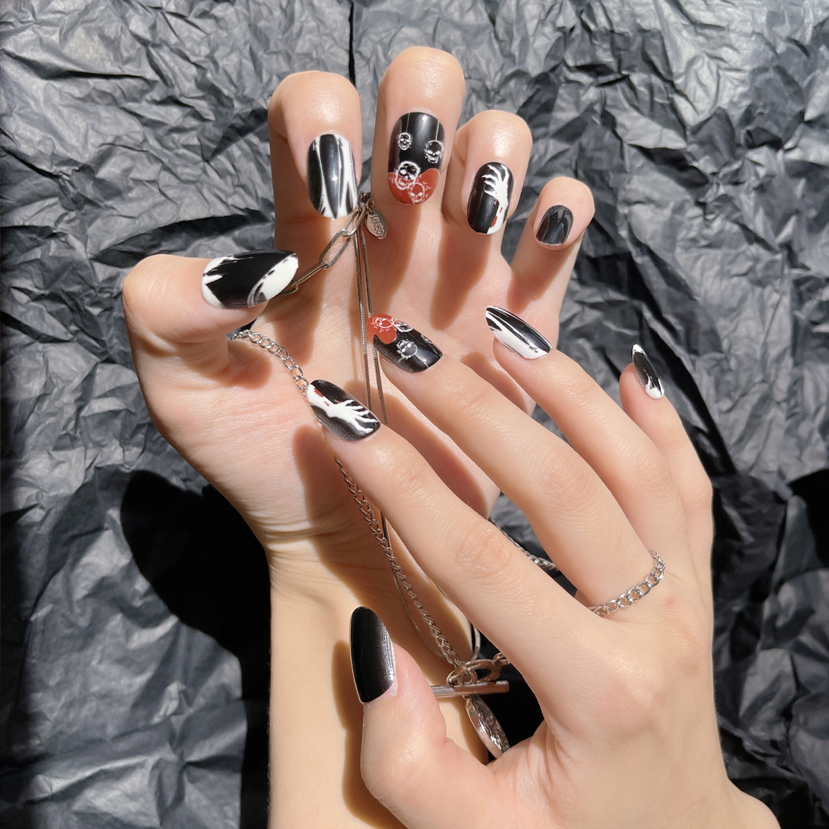 24 PCS PRESS ON NAIL TIPS OVAIL SHAPE BLACK BASE COLOR WITH SKULL PATTERN Specification drawing