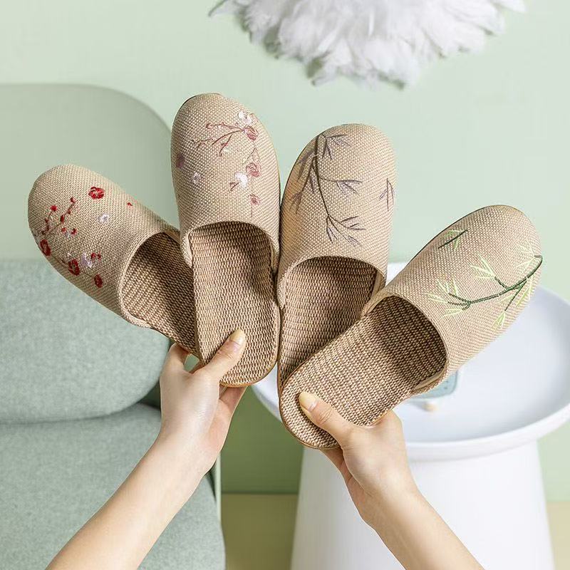 Chinese trend Chinese-style cotton and linen slippers s cartoon girl heart cotton slippers for women autumn and winter indoor home use student flat flat one-line wool slippers
