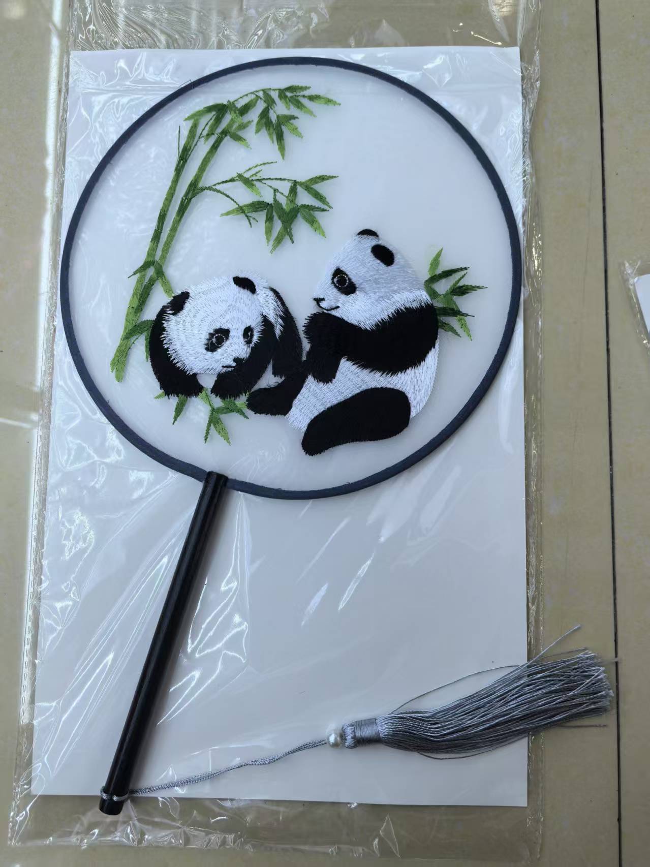 国潮扇子熊猫吃竹子