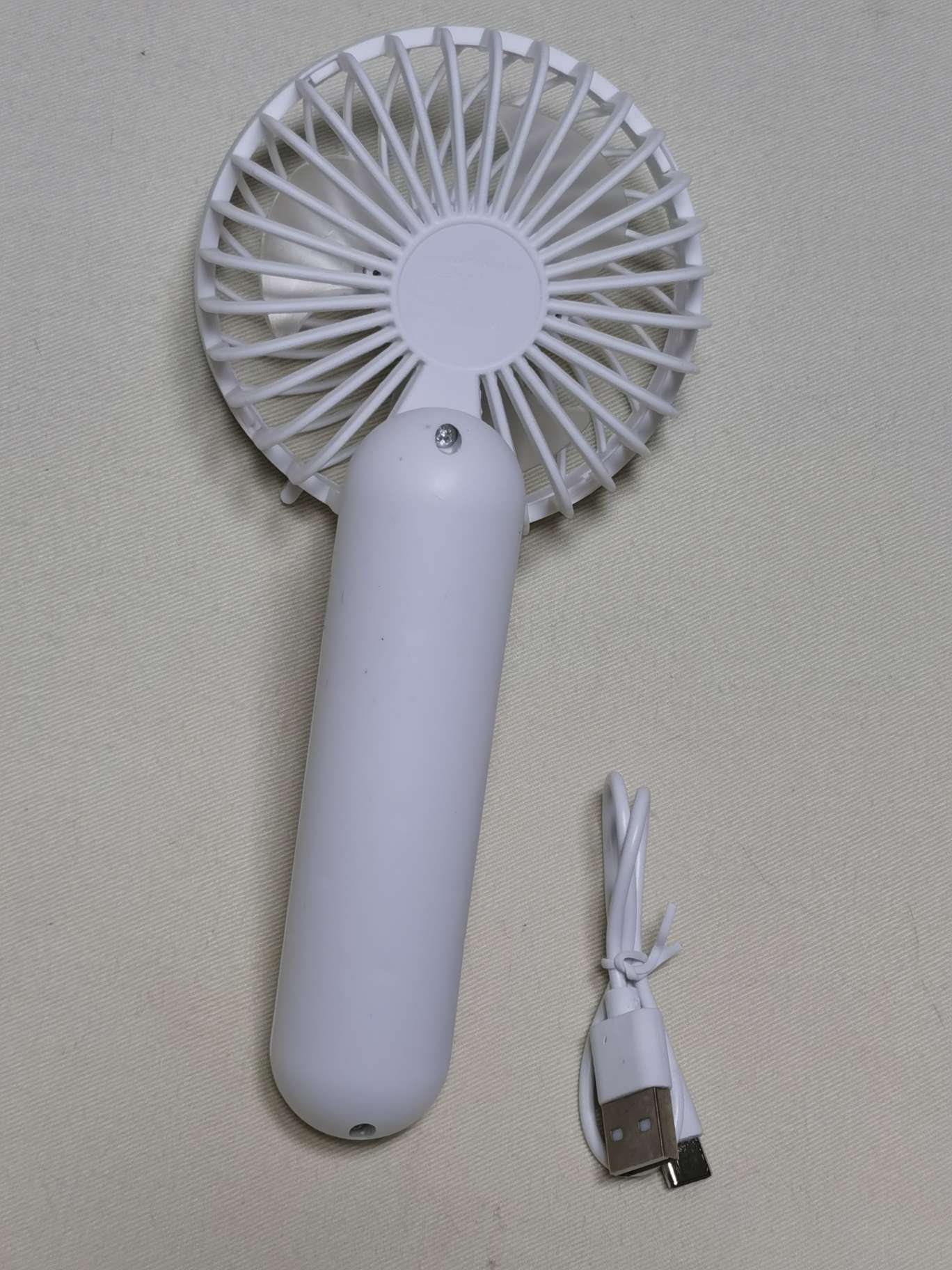 手持小风扇usb便携式迷你充电款静音桌面学生宿舍办公电风扇随身 风扇手持风扇小风扇迷你风扇挂脖风扇白底实物图