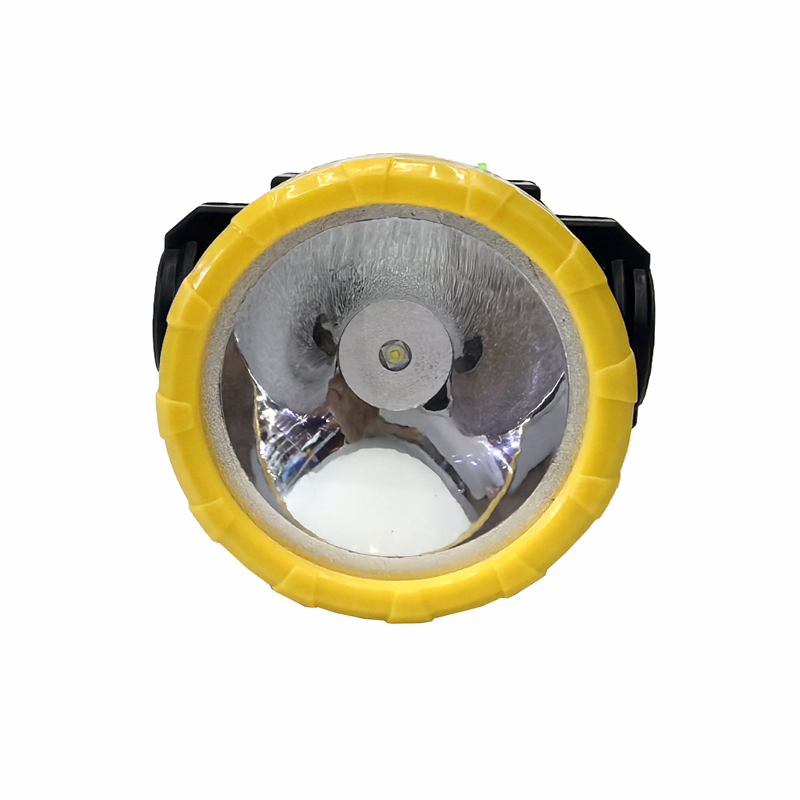 Lámpara de cabeza 4605 lámpara de plástico recargable USB lámpara de cabeza de ciclismo lámpara de camping al aire libre lámpara de mina lámpara de cabeza de mantenimiento luz de camping luz de pesca Application Scenario