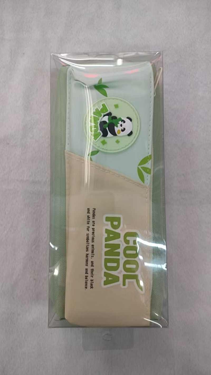 国潮绿色熊猫笔袋