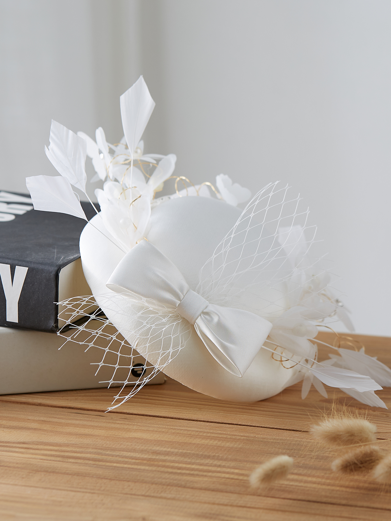 Cross-border best-selling bride's evening dress with flowers, single-ended bride's top hat headwear, factory stock wholesale. The small top hat is very photochromatic and has a very good texture. Cultural and creative dot jade ancient costume hair accessories Specification image