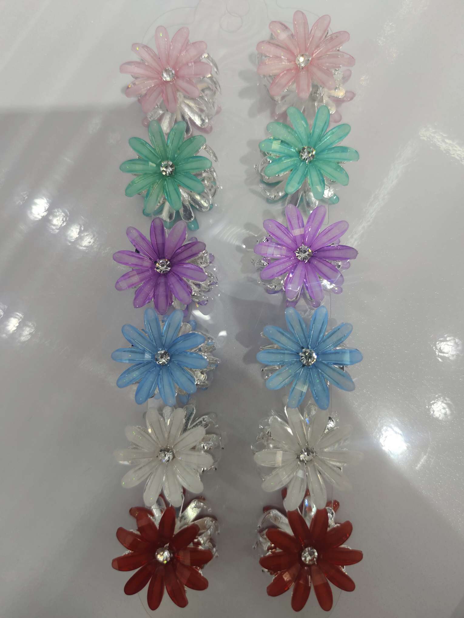 Hair accessories, headwear, hair clips, grippers, beautiful accessories, exquisitely handcrafted and cute. Hair accessories, grippers, safe and harmless to hair quality