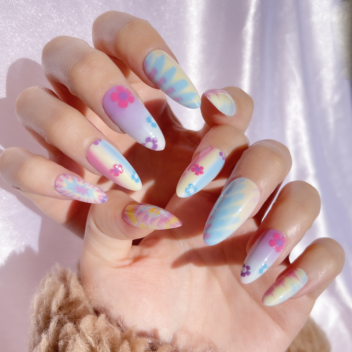 24 PCS PRESS ON NAIL TIPS ALMOND SHAPE COLORFUL BLENDING FLOWER PATTERN Application Scenario