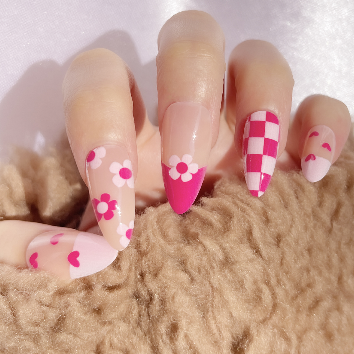 24 PCS PRESS ON NAIL TIPS ALMOND SHAPE PINK AND WHITE COLOR FLOWER PATTERN details Picture