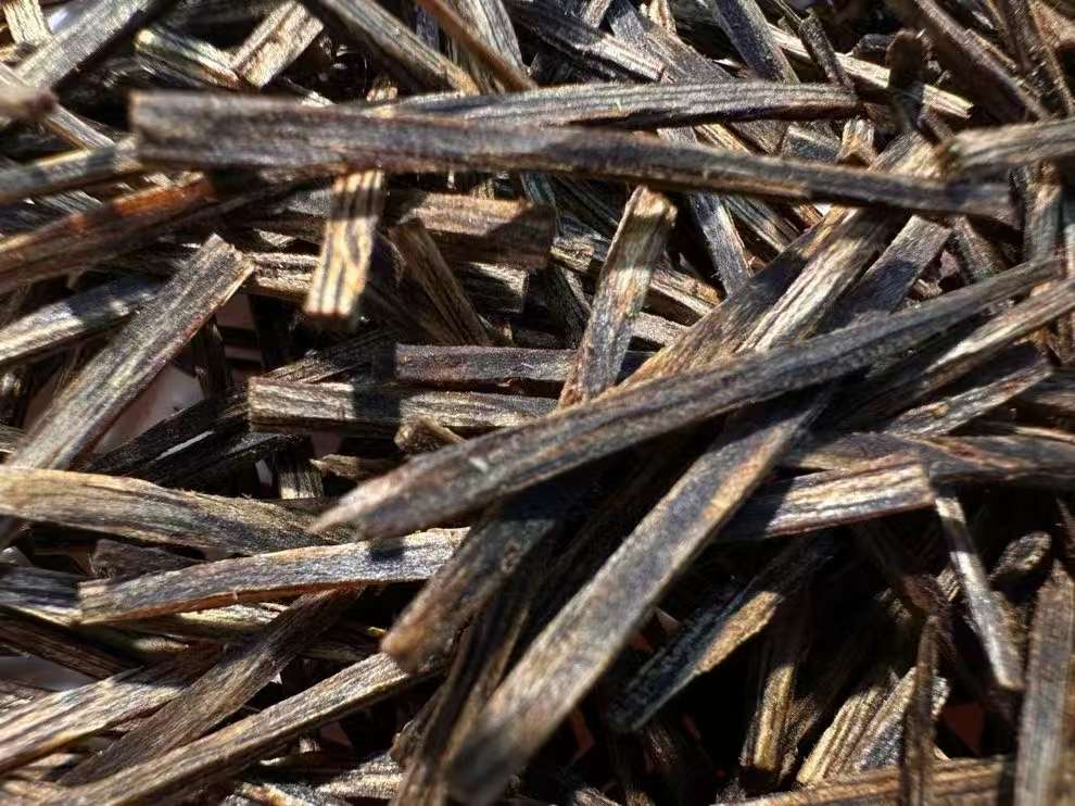 芽庄奇楠沉香天然沉香条插烟木条沉香片烟插丝伴侣木料原木每克15元白底实物图