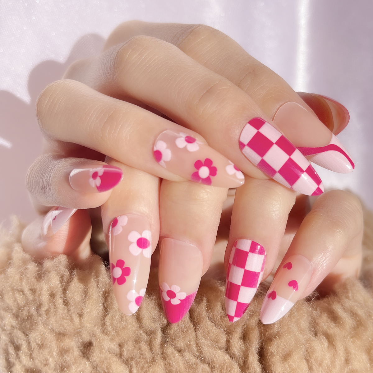 24 PCS PRESS ON NAIL TIPS ALMOND SHAPE PINK AND WHITE COLOR FLOWER PATTERN Item Picture