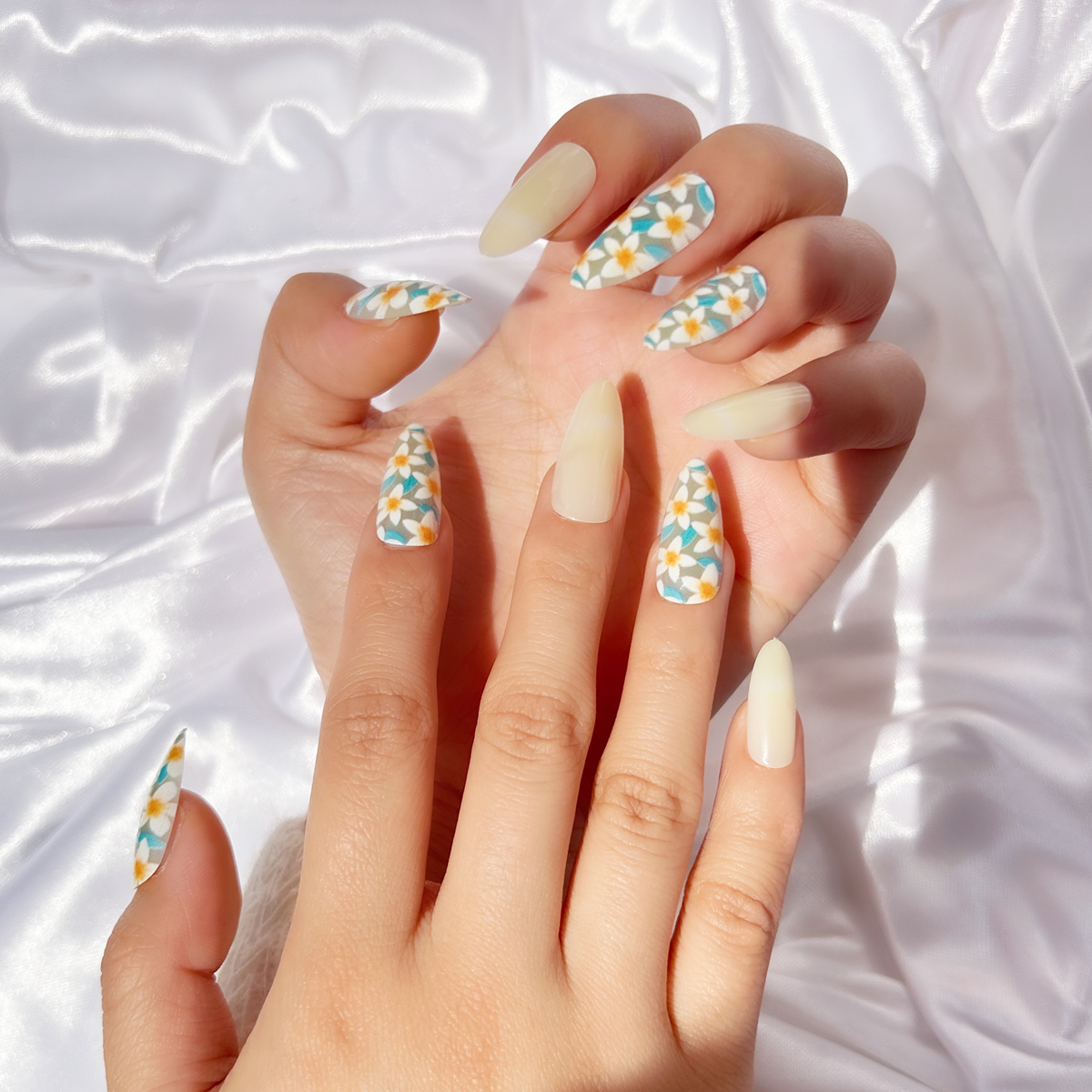 24 PCS PRESS ON NAIL TIPS ALMOND SHAPE WHITE FLOWER WITH BLUE LEAVES PATTERN Item Picture