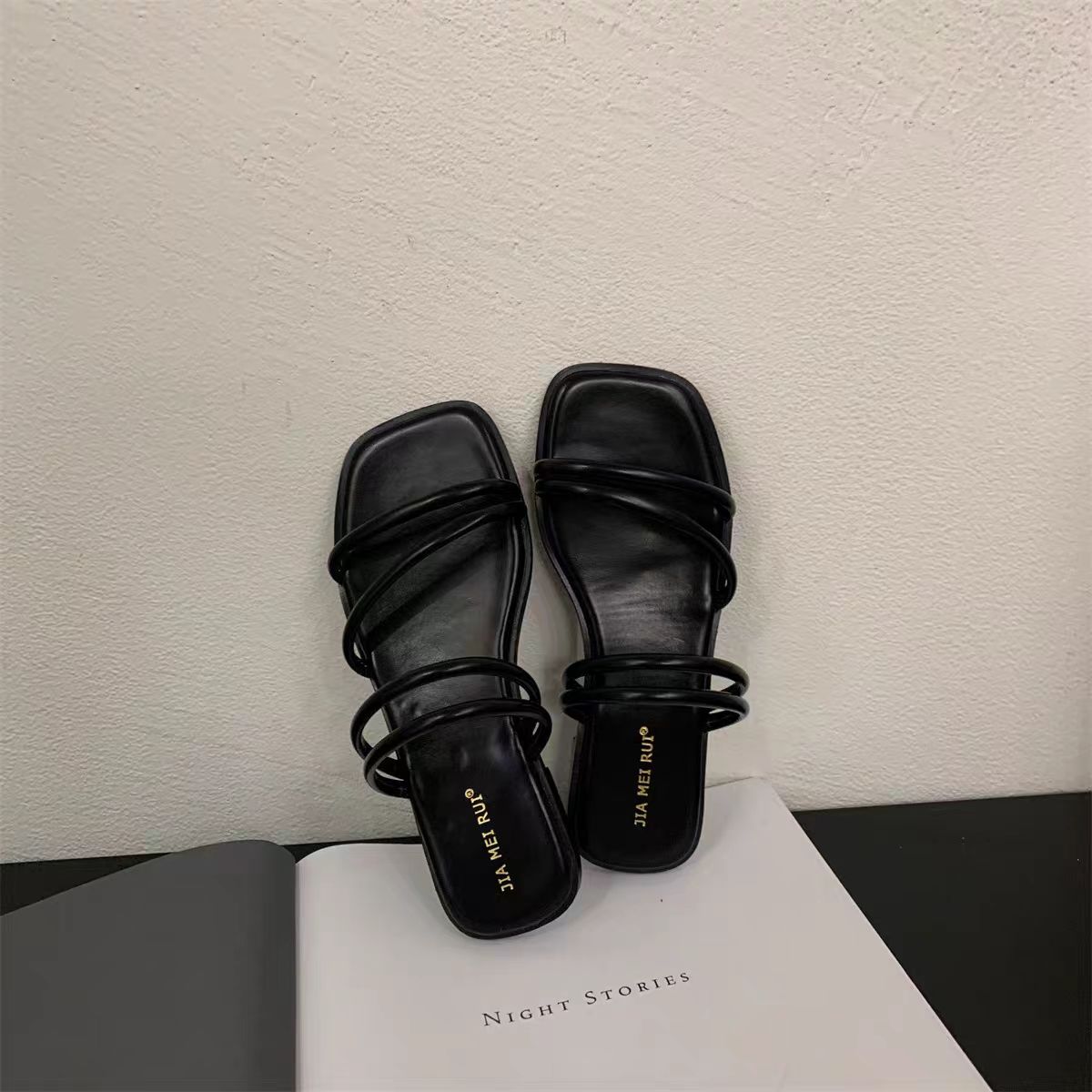 New foreign trade French flip-flops for women to wear outdoors in summer, beach style Korean fairy retro thin band flat sandals details Picture