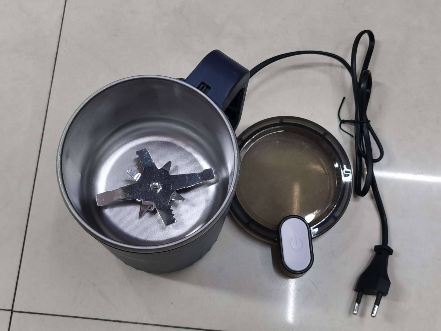 Grinding machine, small grinding mill, ultra-fine grinding machine, coffee and cereal crusher, blender, coffee bean grinding cup, kitchen utensils, magic bean maker, coffee bean grinder Application Scenario
