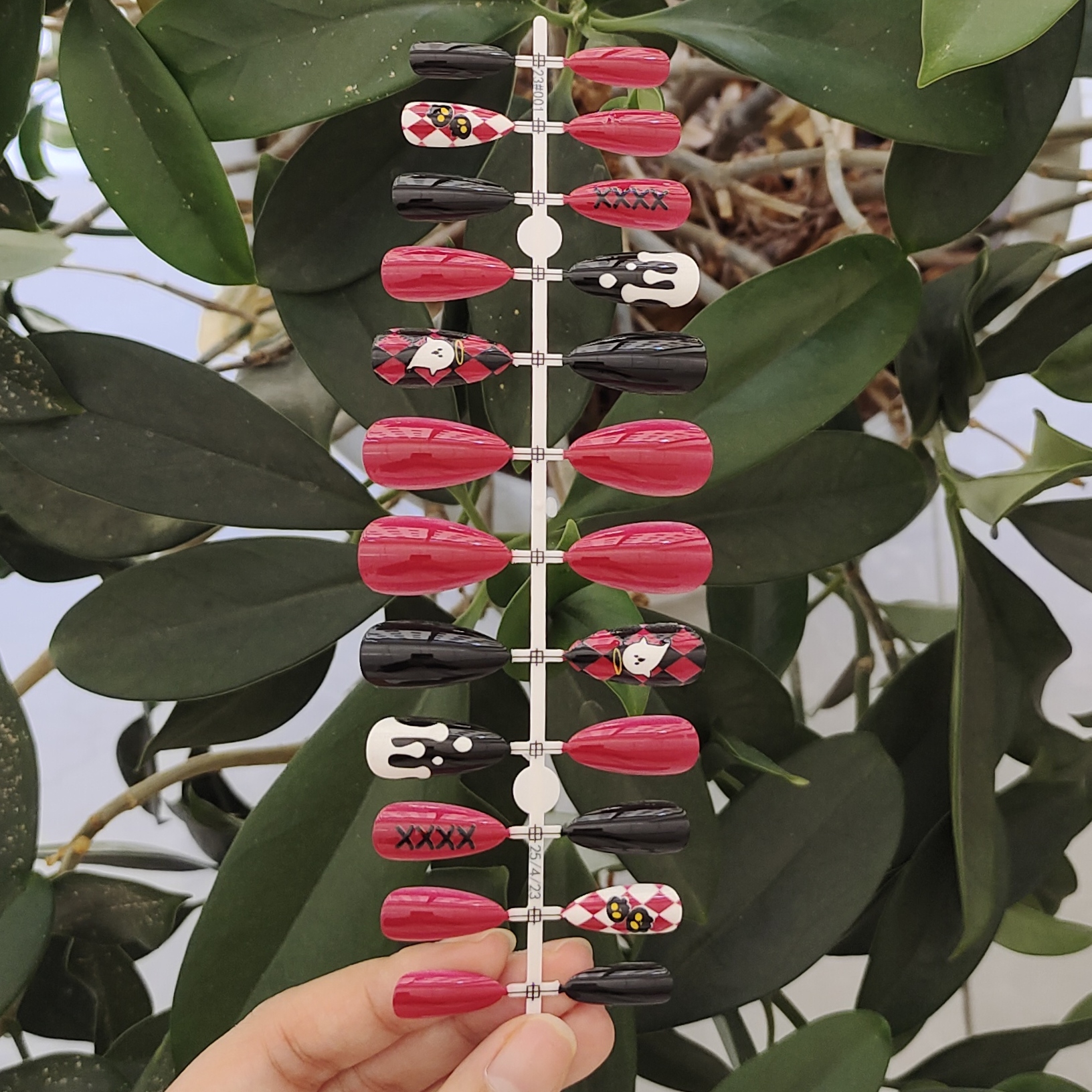 24 PRESS ON NAIL TIPS ALMOND SHAPE HALLOWEEN THEME GHOST PATTERN full figure