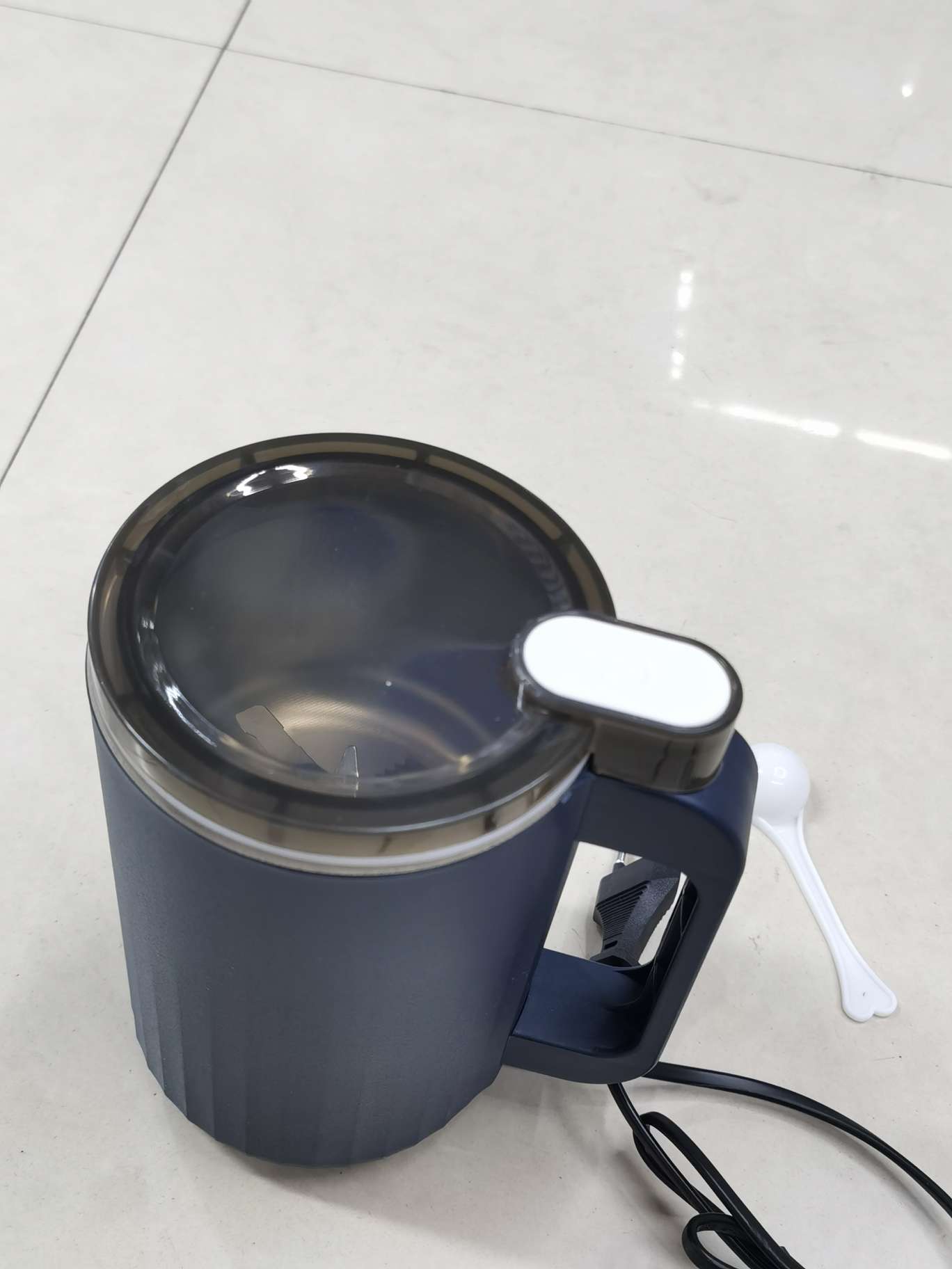 Grinding machine, small grinding mill, ultra-fine grinding machine, coffee and cereal crusher, blender, coffee bean grinding cup, kitchen utensils, magic bean maker, coffee bean grinder Item Picture