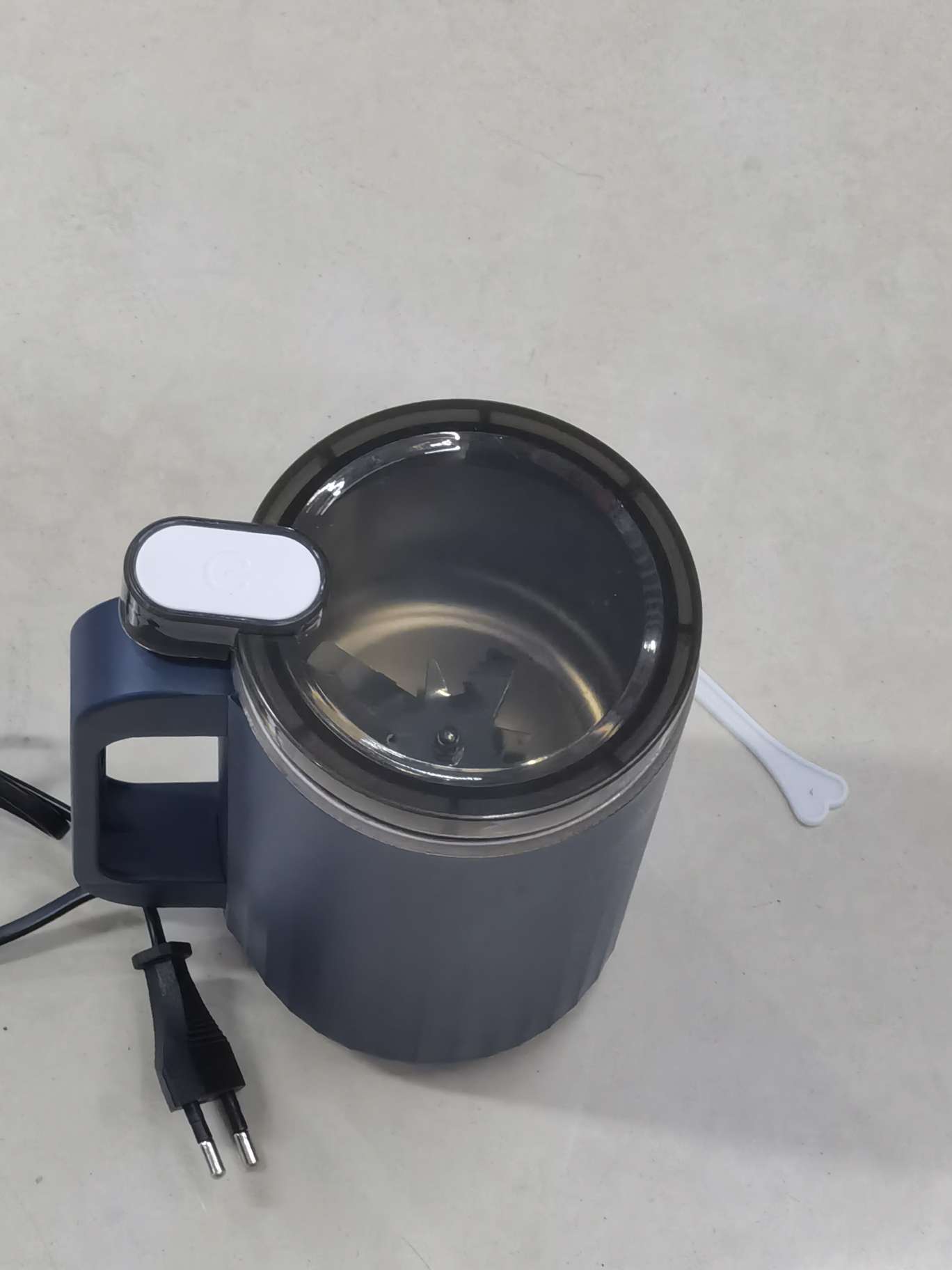 Grinding machine, small grinding mill, ultra-fine grinding machine, coffee and cereal crusher, blender, coffee bean grinding cup, kitchen utensils, magic bean maker, coffee bean grinder details Picture