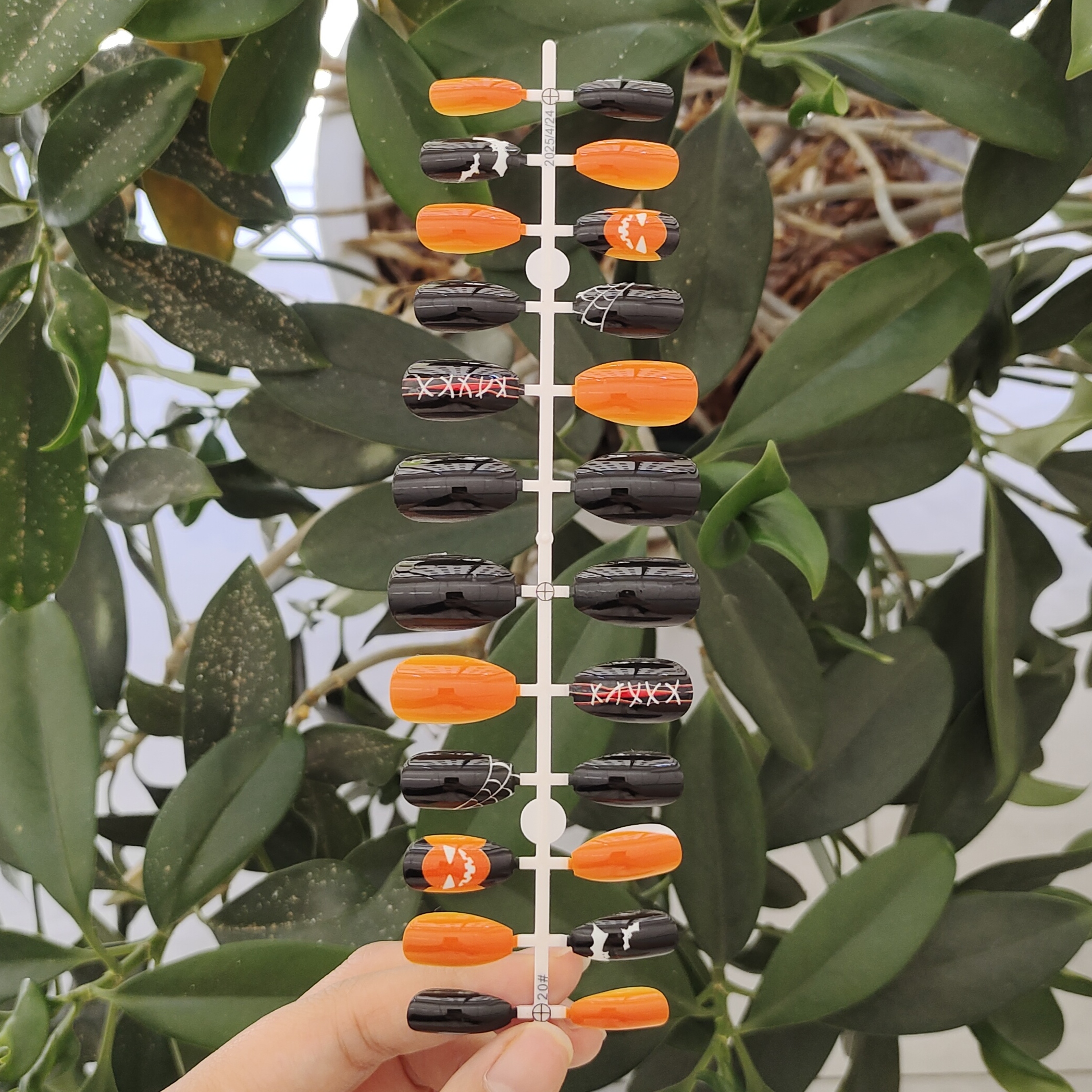 24 PCS PRESS ON NAIL TIPS SHORT COFFIN SHAPE ORANGE AND BLACK COLOR full figure