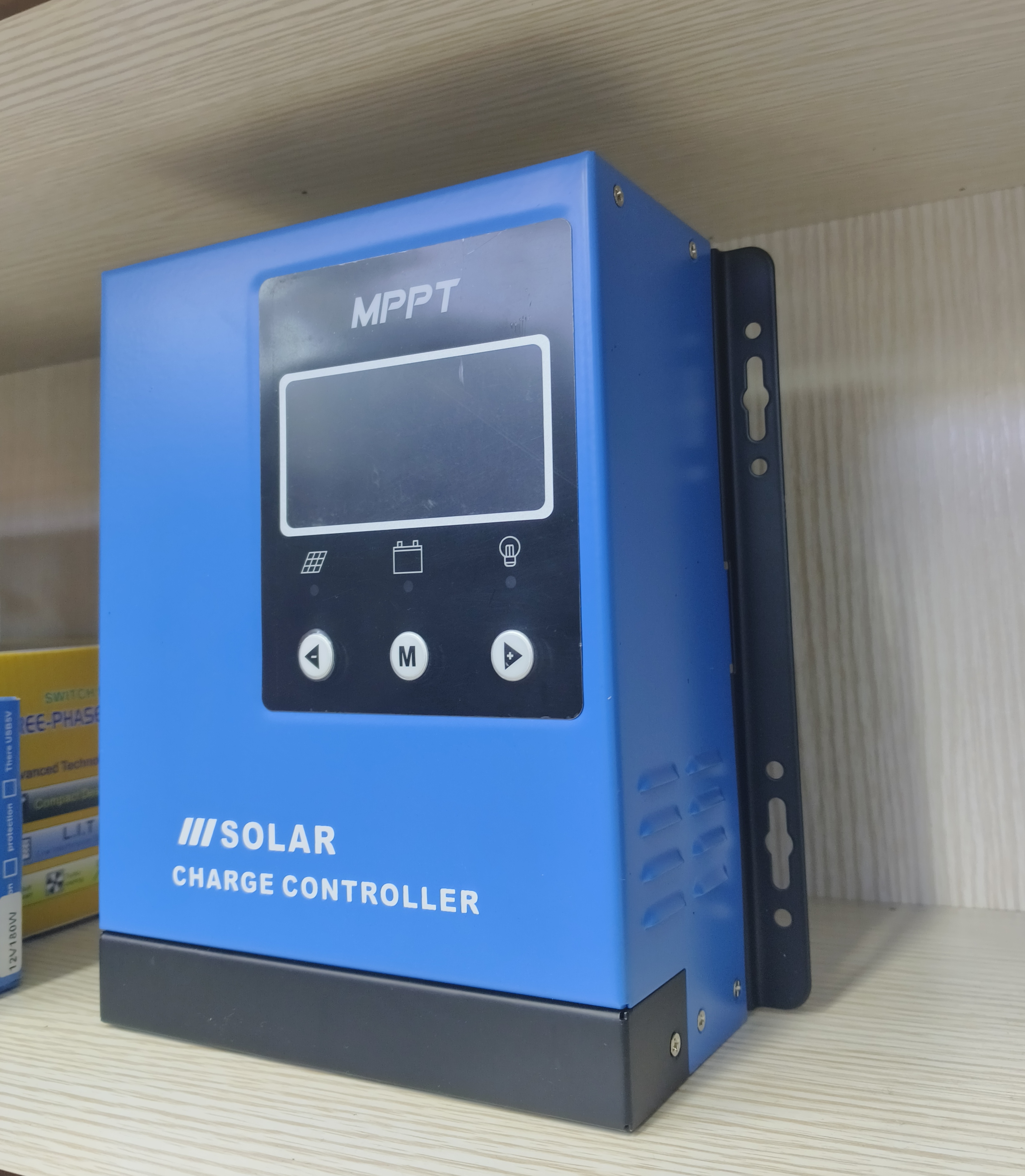 MPPT太阳能控制器远程控制自动识别功率光伏板电池充电控制器