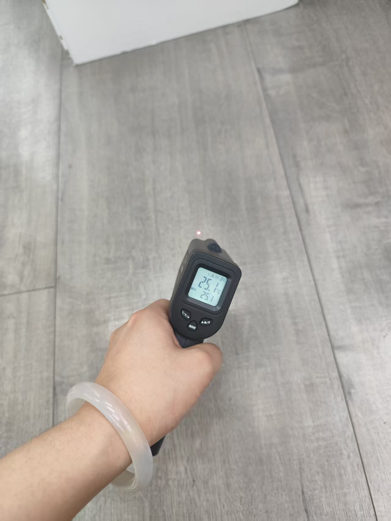红外测温仪 手持智能工业温度测量仪 非接触厨房烘焙油温度计详情5