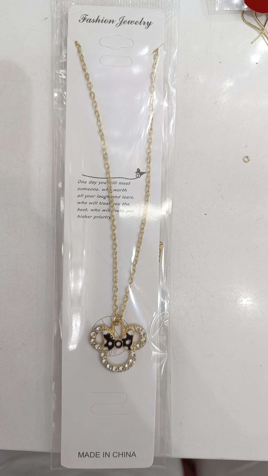 玉髓字母锆石吊坠 佛牌设计 铜镀金工艺 银饰饰品项饰 独特款式 时尚潮流首饰