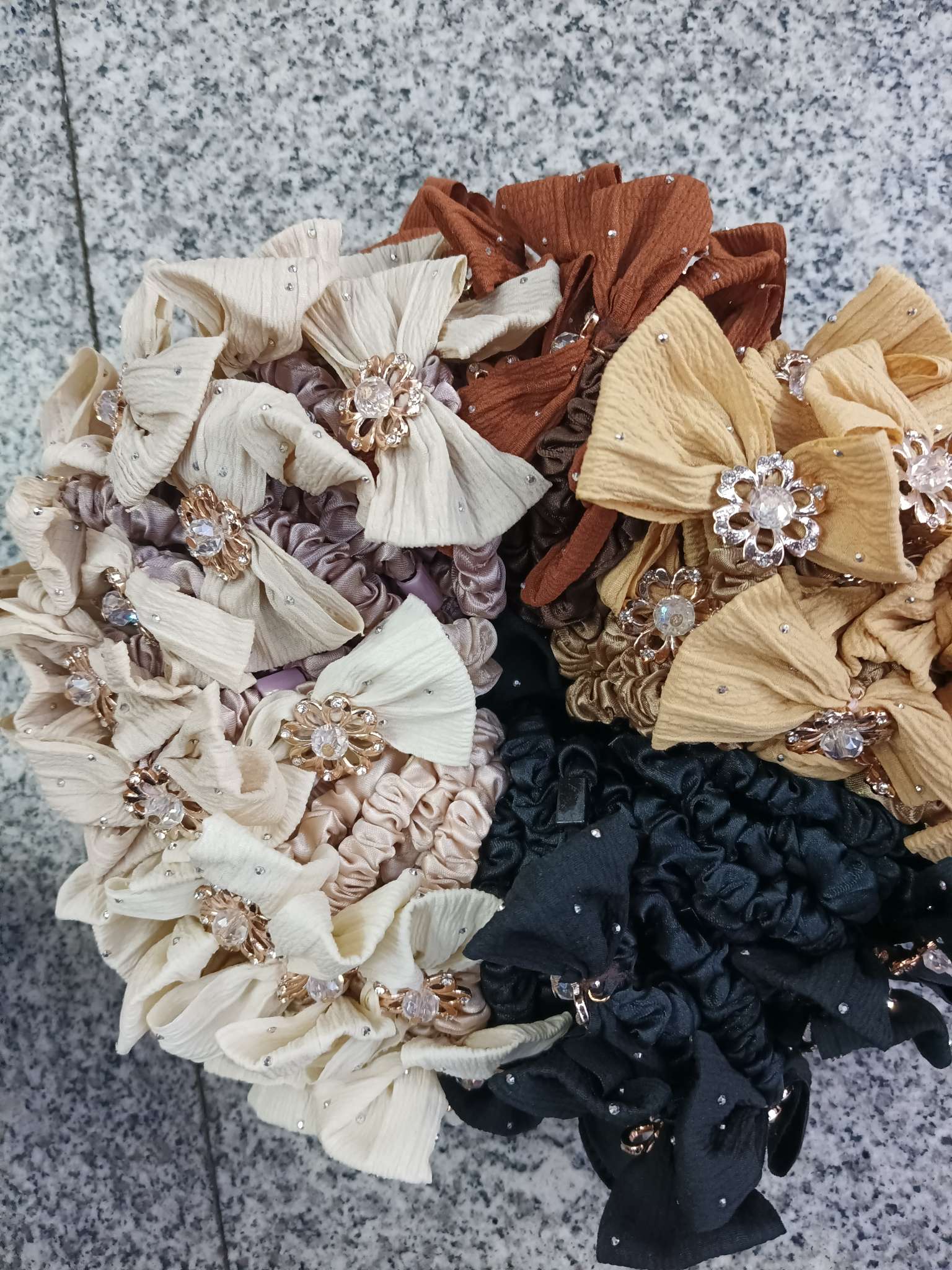 饰品店推荐大肠发圈 头绳发饰头饰 独特设计时尚发圈 个性潮流大肠圈 美发必备品