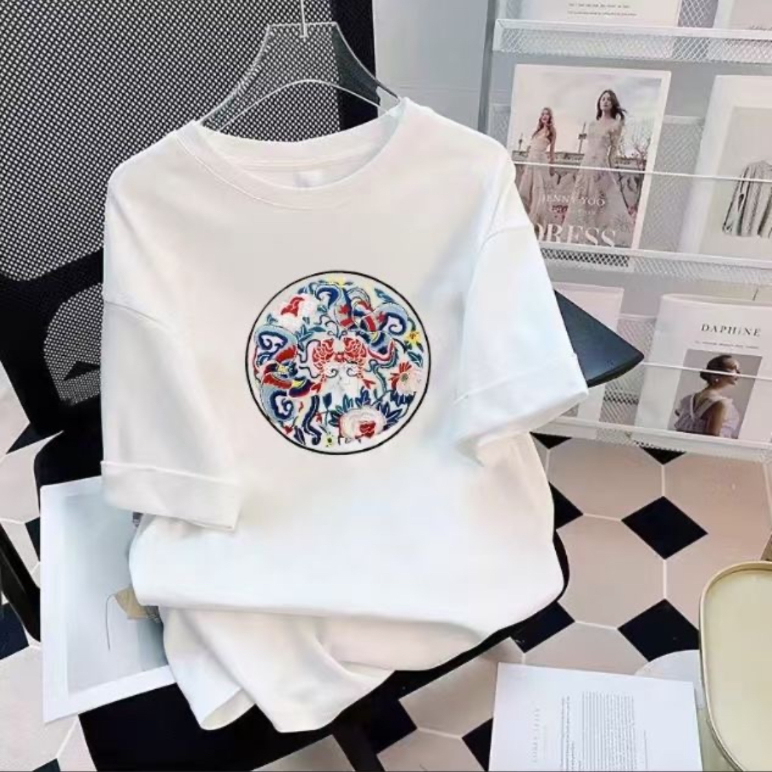 国潮重磅来200 克全棉配置大落肩短袖T重垂感简约不失时尚蝴蝶印花