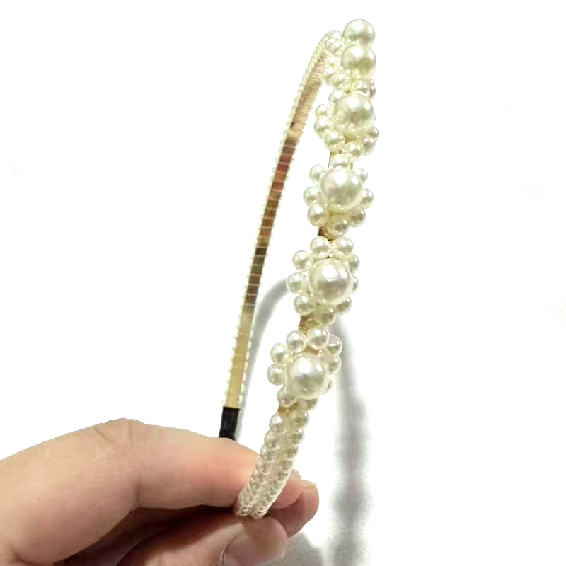 Retro hairband with fairy forest knot, super ethereal and simple style, 2025 new model of popular pearl headband headwear Application Scenario