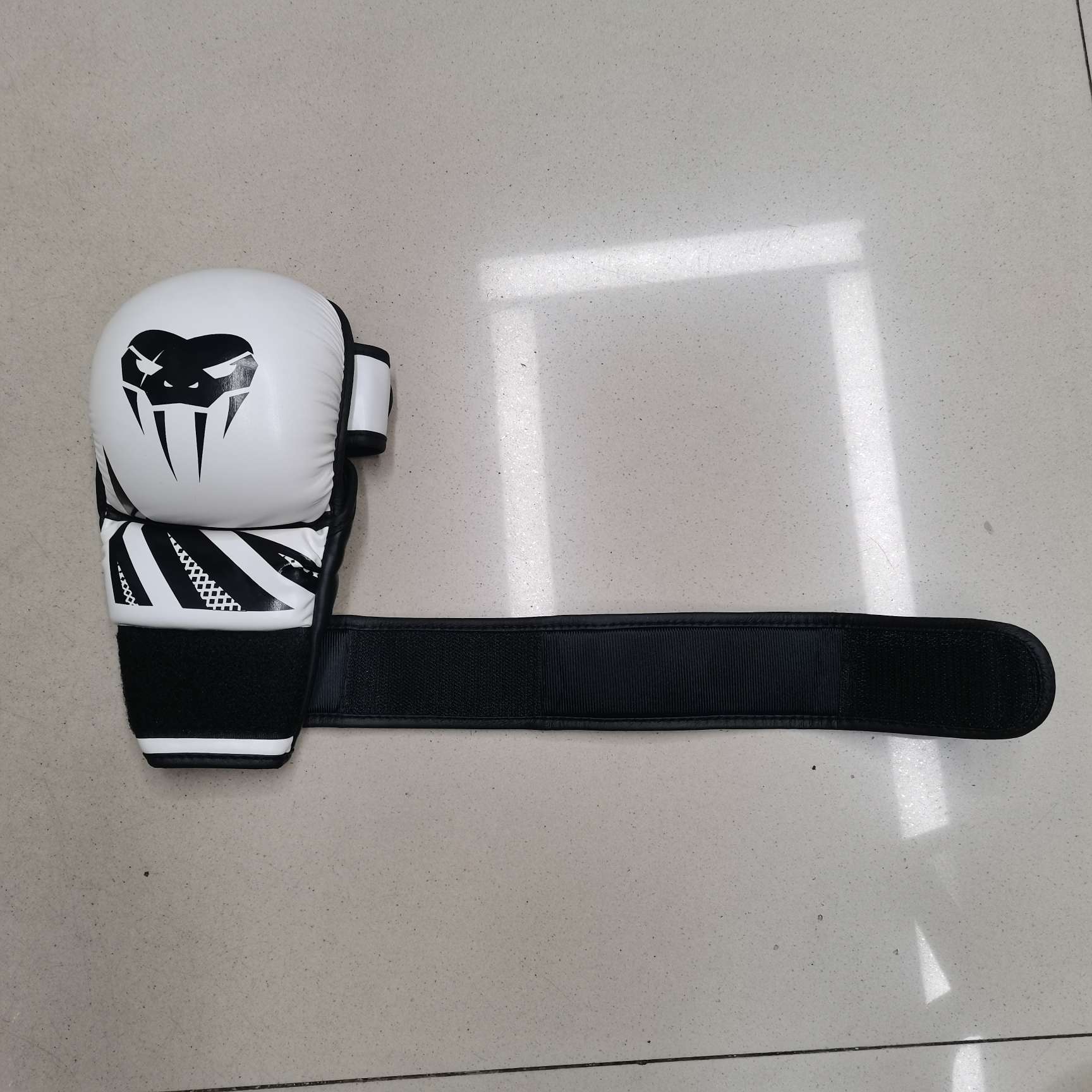 批发厂家直销 搏击拳击半指手套 面包拳套散打训练专用 拳击手套耐磨耐用详情图7