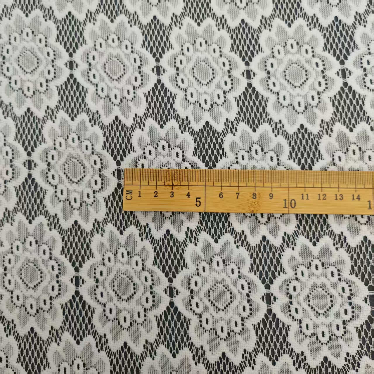 2025 New round large flower pure polyester fabric summer thin lace clothing fabric, foreign trade clothing material and accessory micro-elastic fabric Specification image