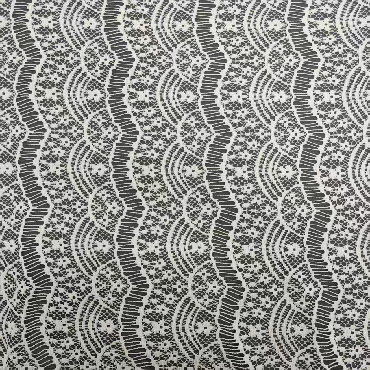 Spring and summer thin eyelash lace fabric beach blouse material, hollowed-out foreign trade clothing fabric, pure polyester non-elastic fabric