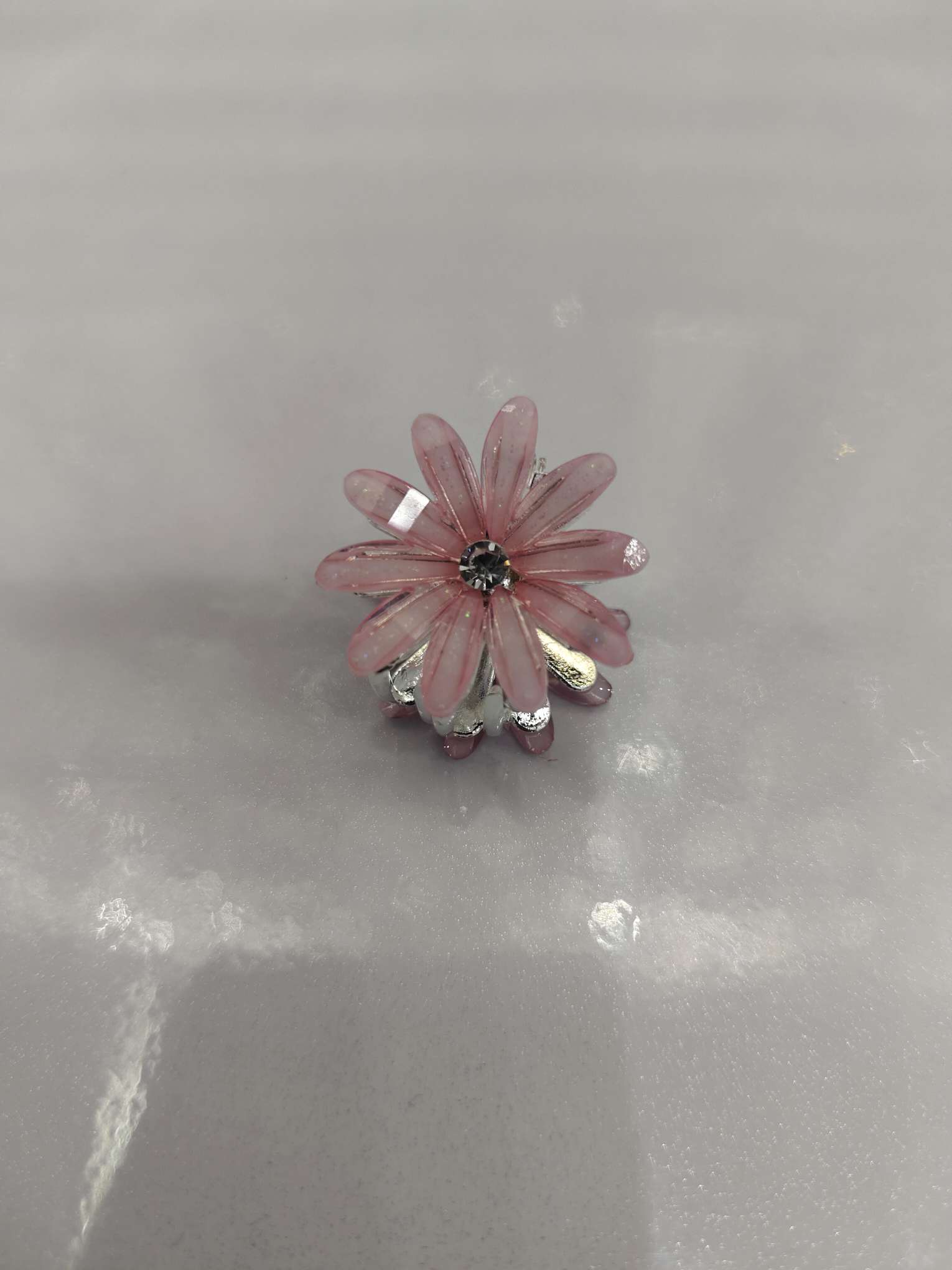 Hair accessories, headwear, hair clips, grippers, beautiful accessories, exquisitely handcrafted and cute. Hair accessories, grippers, safe and harmless to hair quality Specification image