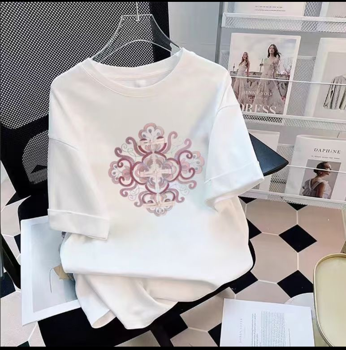 国潮重磅来200 克全棉配置大落肩短袖T重垂感简约不失时尚粉色国风印花