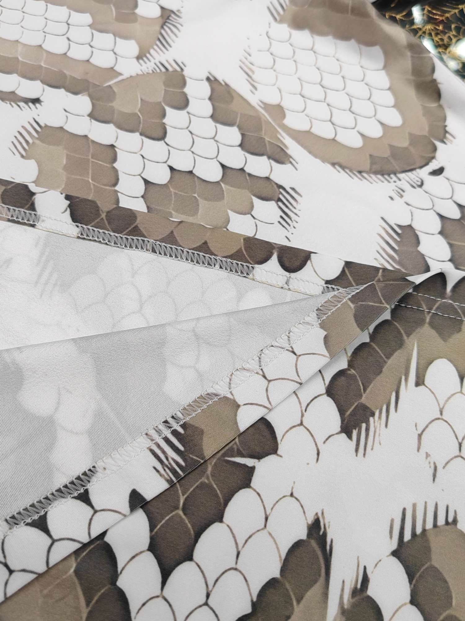 Cross-border sportswear, high-grade polyester and ammonia high-elasticity fabric, full-body printed sportswear, breathable and sweat-absorbent, professional sports and outdoor training sportswear, high-elasticity breathable and comfortable sportswear customization FG1616-4 detail image 17