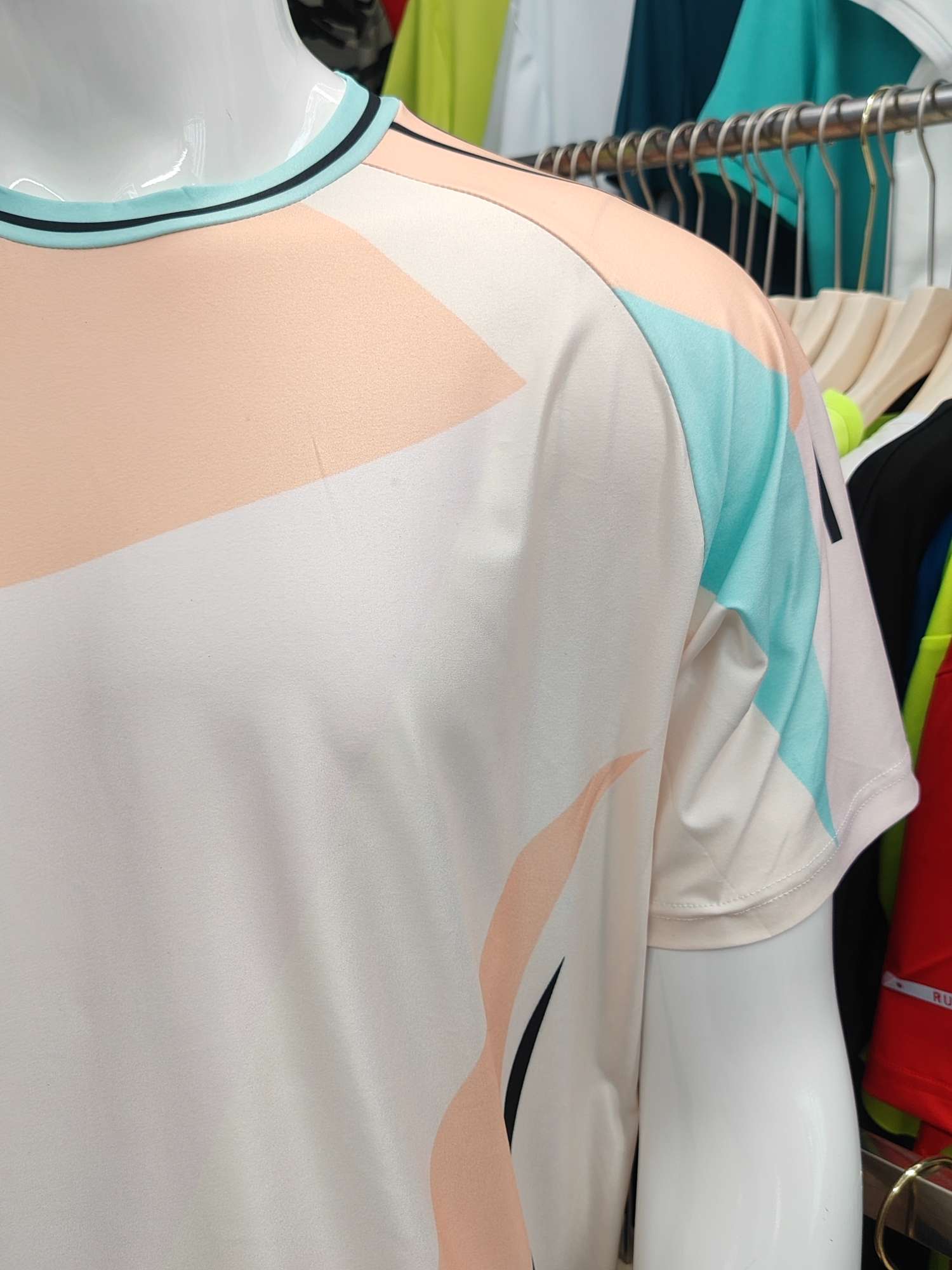 Cross-border sportswear, high-grade polyester and ammonia high-elasticity fabric, full-body printed sportswear, breathable and sweat-absorbent, professional sports and outdoor training sportswear, high-elasticity breathable and comfortable sportswear customization FG1616-3 Application Scenario