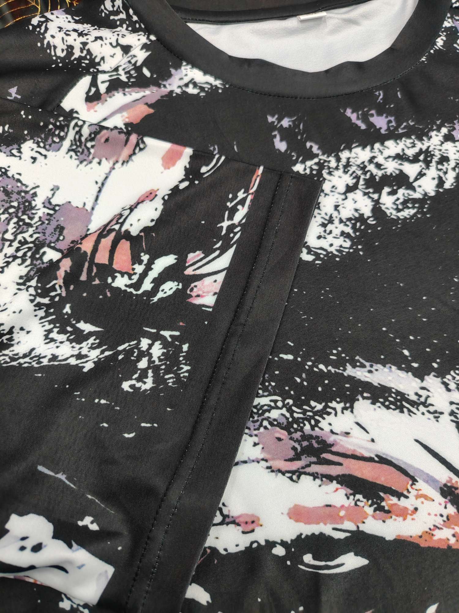 Cross-border sportswear, high-quality polyester and ammonia high-elasticity fabric, full-body printed sportswear, breathable and sweat-absorbent, professional sports and outdoor training sportswear, high-elasticity breathable and comfortable sportswear customization FG1616-1 Application Scenario