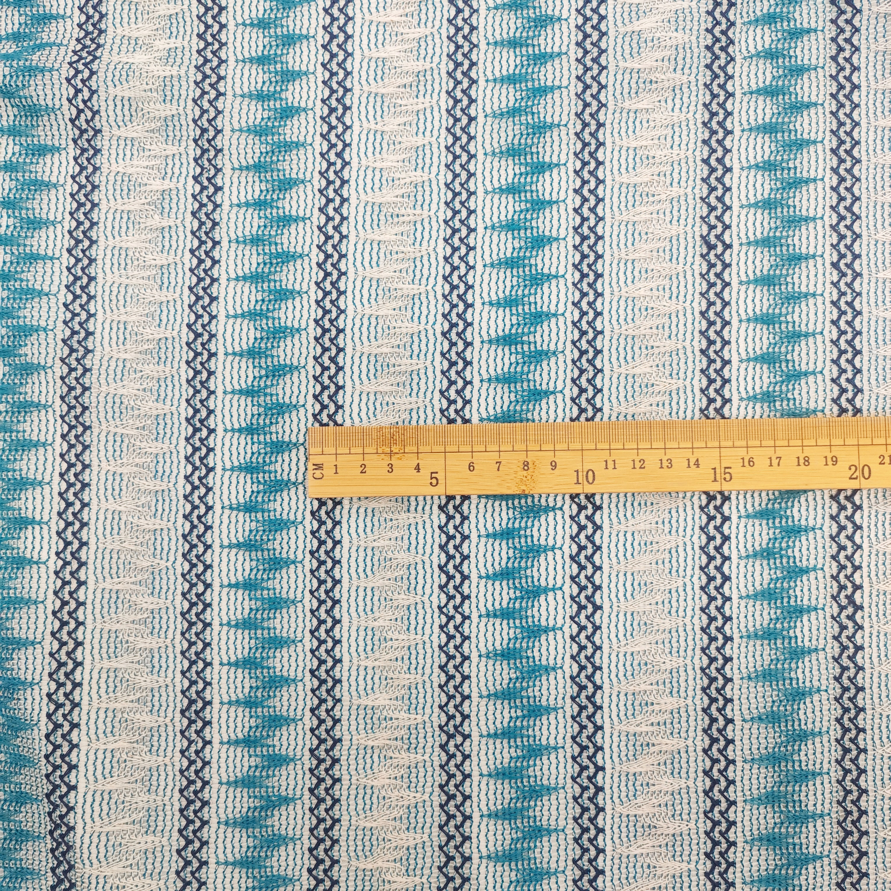 Retro warp knitted lace fabric, cut-out jacquard yarn-dyed knitted fabric, fabric material, fabric, ethnic style clothing fabric Application Scenario