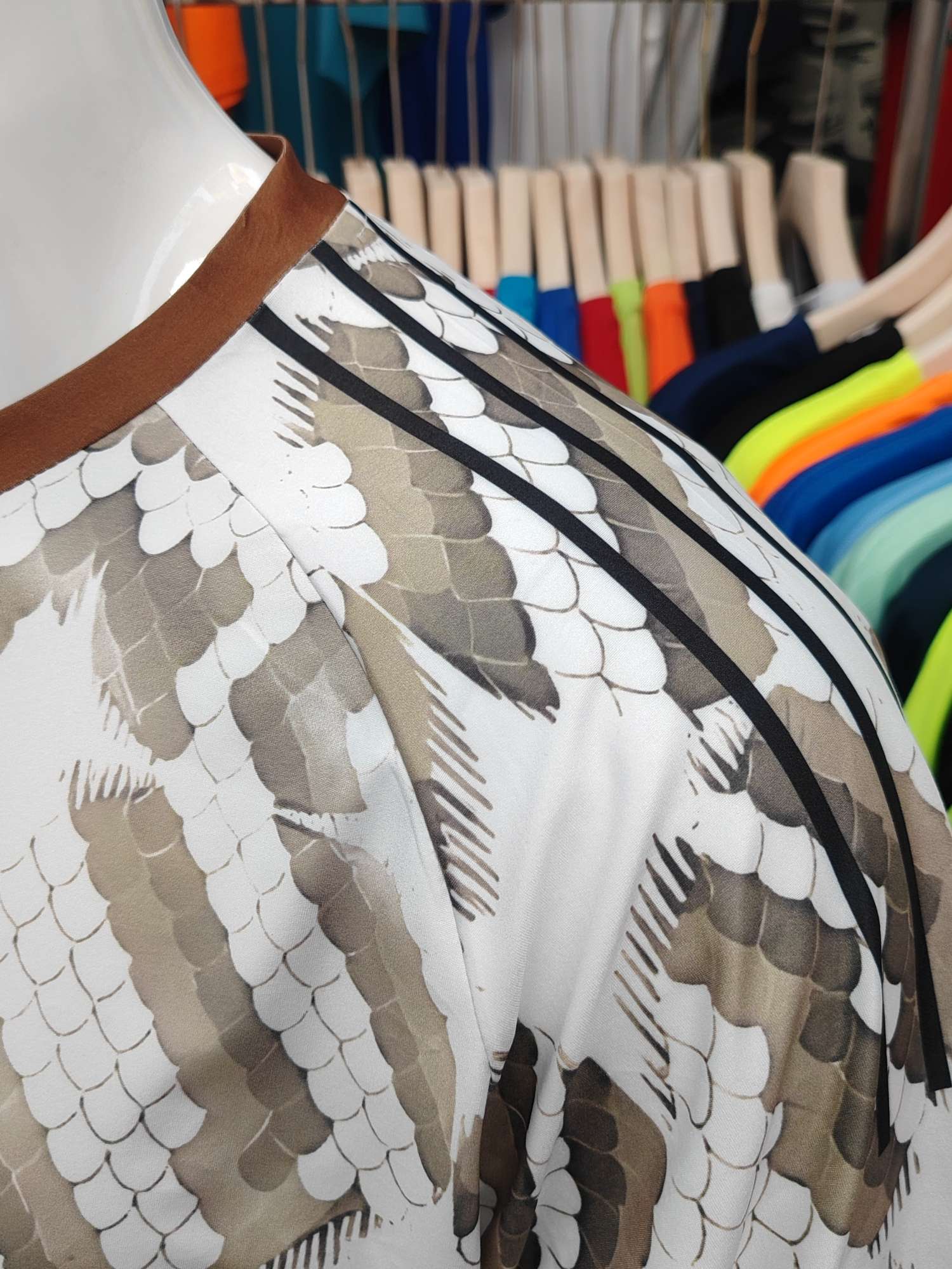 Cross-border sportswear, high-grade polyester and ammonia high-elasticity fabric, full-body printed sportswear, breathable and sweat-absorbent, professional sports and outdoor training sportswear, high-elasticity breathable and comfortable sportswear customization FG1616-4 Application Scenario