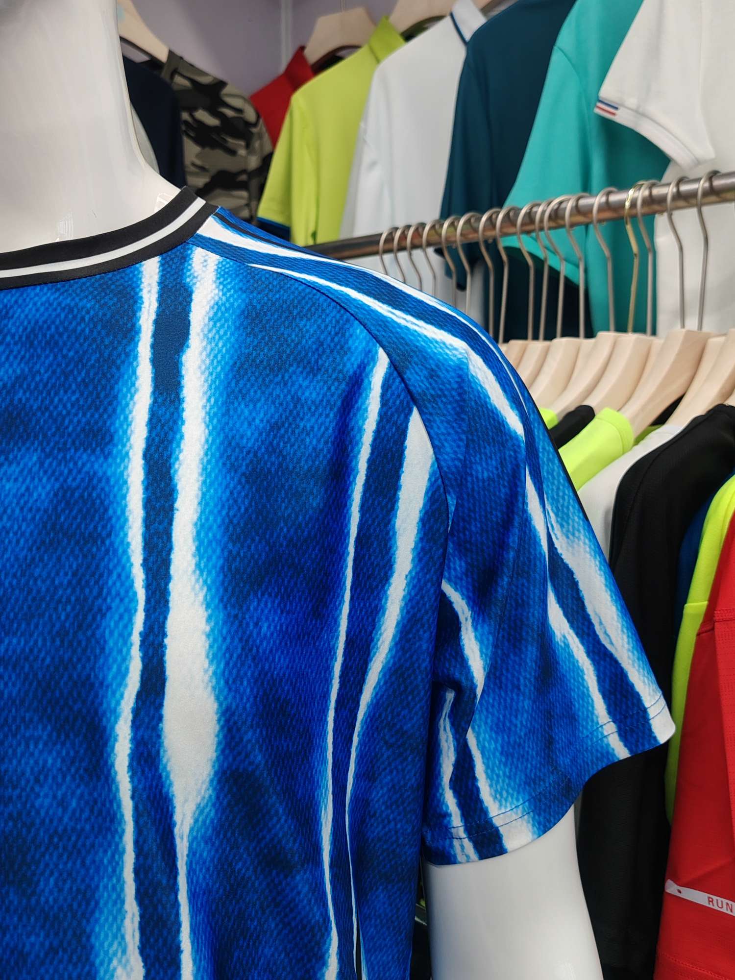 Cross-border sportswear, high-grade polyester and ammonia high-elasticity fabric, full-body printed sportswear, breathable and sweat-absorbent, professional sports and outdoor training sportswear, high-elasticity breathable and comfortable sportswear customization FG1616-7 detail image 6